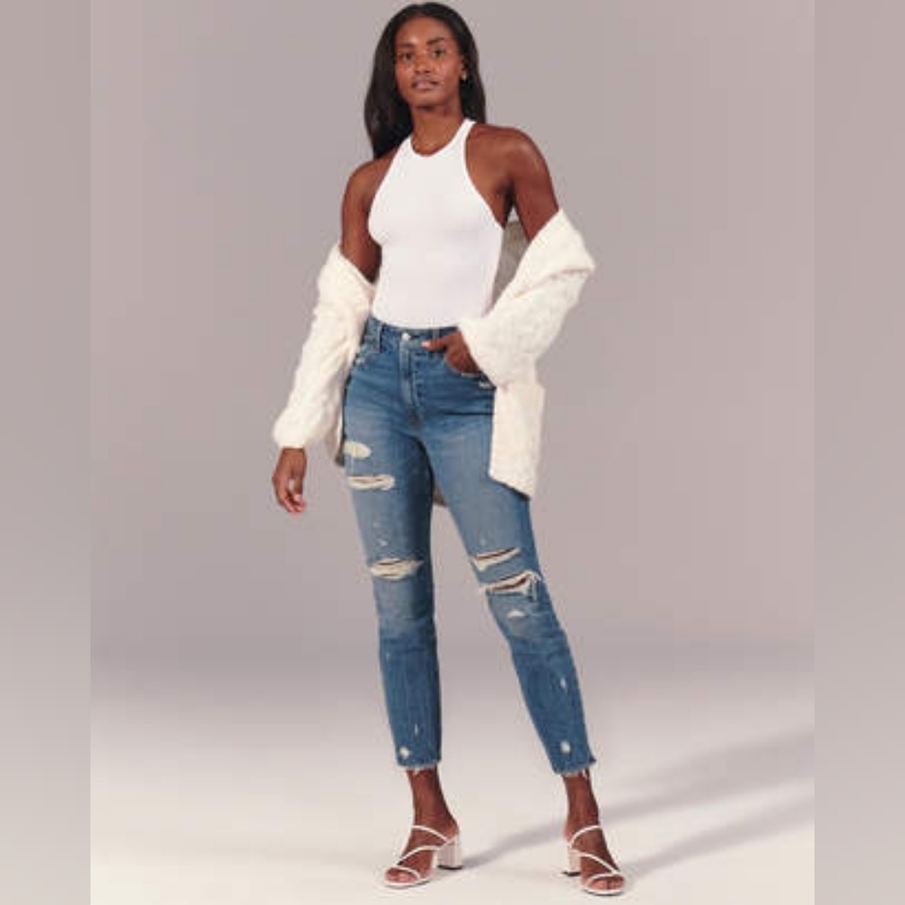 A&F Curve Love High Rise Mom Jeans size 25